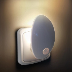 Solight nočné LED svietidlo so svetelným a pohybovým senzorom